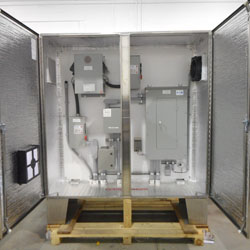 Panneau de contrôle avec automate et 3 variateurs de vitesse dans une usine de récupération de matériaux sec